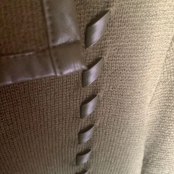 Patricia Nash Knit Cape with Whipstitch Detail size says M/L posted it as medium - Picture 12 of 12